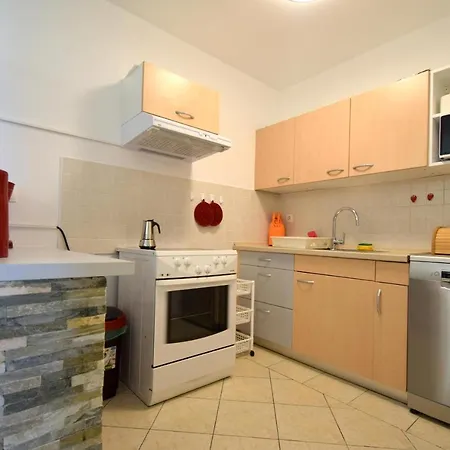 Lucy Apartment *
