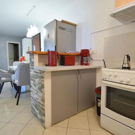Lucy Apartment *